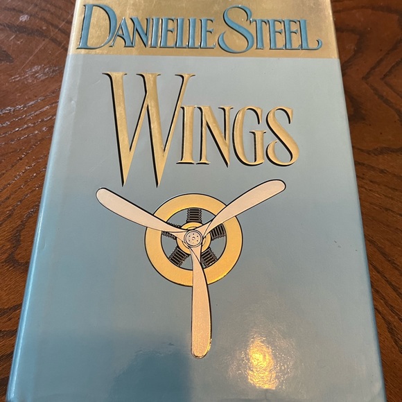 Danielle Steel hardcover books | set of 4 - Picture 3 of 15